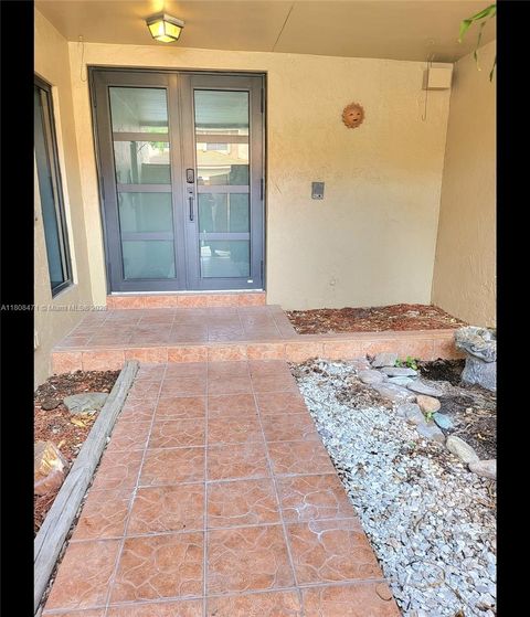 19530 Cypress Ct Hialeah FL 33015