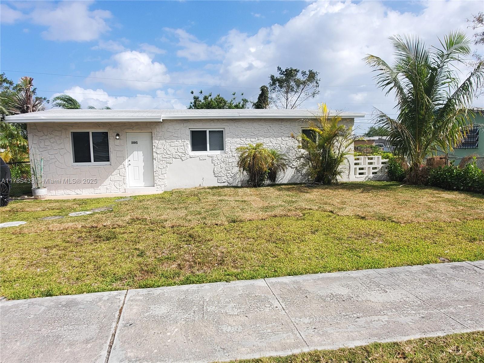 10845 Sw 221st St, Miami, Broward County, Florida - 3 Bedrooms  
1 Bathrooms - 