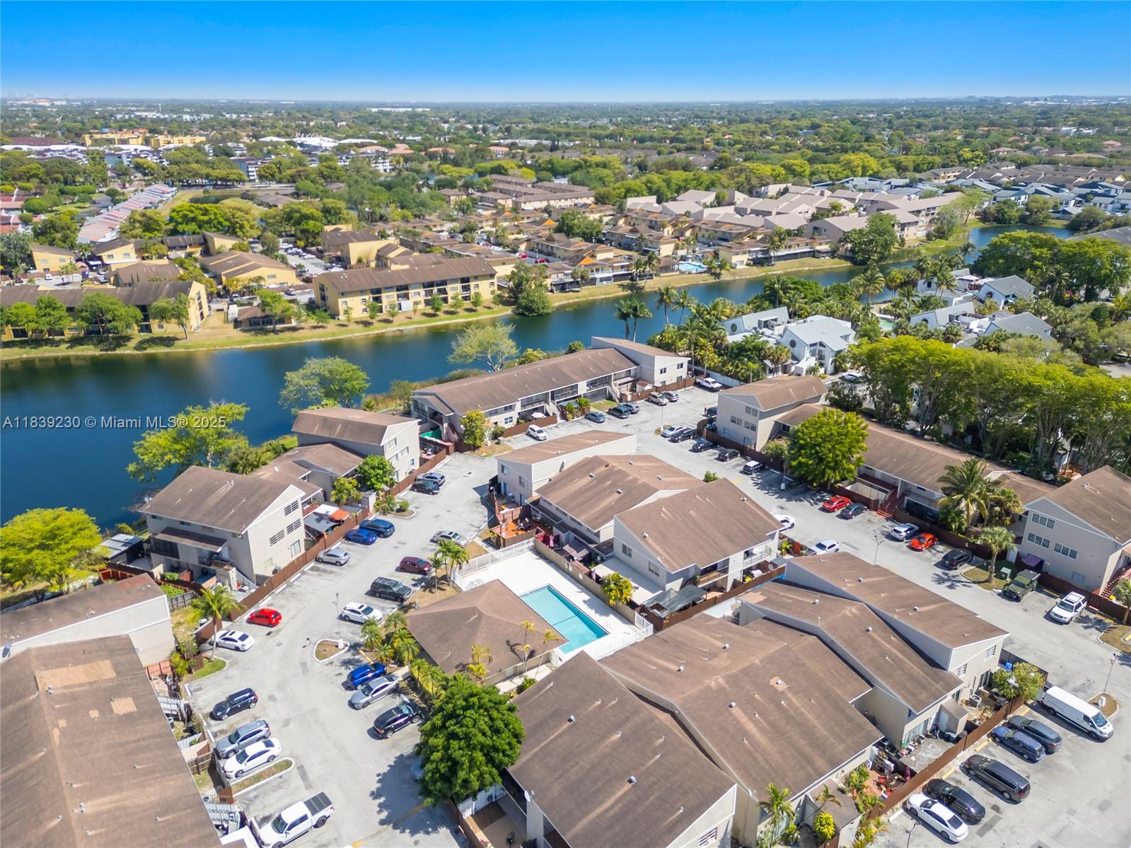 Spacious and Comfortable Townhouse in Kendall
Located right next to the community pool in a quiet, family-friendly neighborhood. Close to top-rated schools, supermarkets, and with easy access to the expressway. Financing available with as little as 10% down payment.
Schedule your visit today and explore your options!