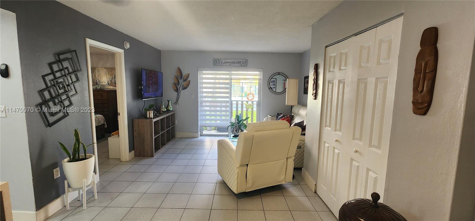 Beautiful Remodel 1 bedroom - 1 bath Condo in the heart of Miami , near Miami International Airport.
The apt is located in the 1st floor with view to the pool . Location , Location , Location
The hoa has reserves see attachments.
Request appt through Showing Time .
