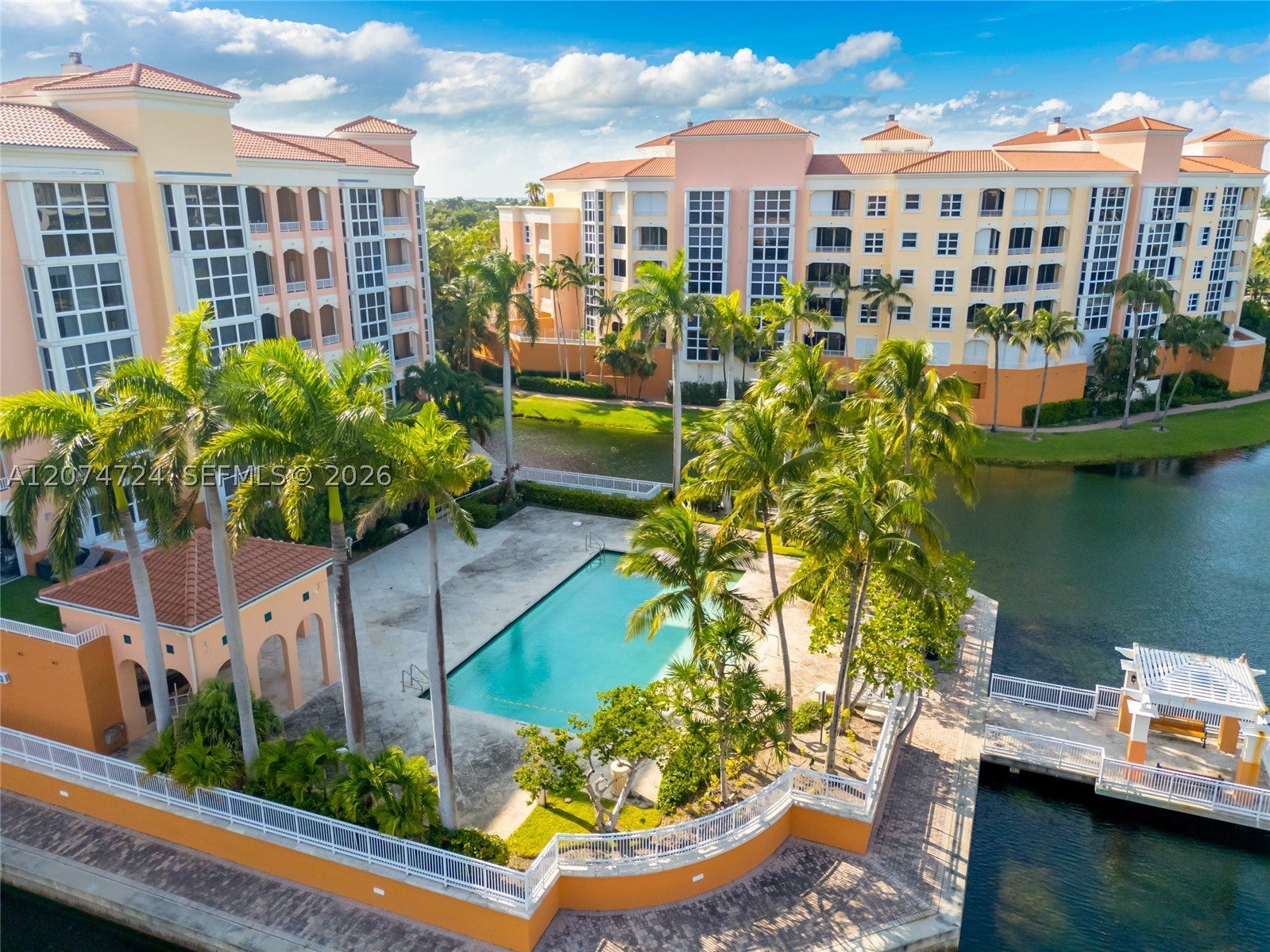 737 Crandon Blvd PH-1