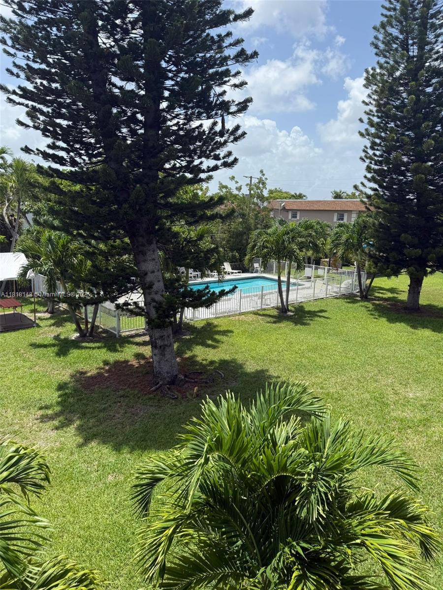 2839 Taylor St 10, Hollywood, Broward County, Florida - 2 Bedrooms  
2 Bathrooms - 