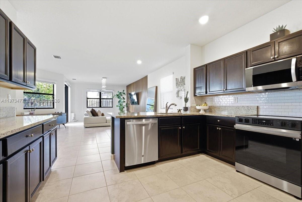 COCO PALM ESTATES - Residential