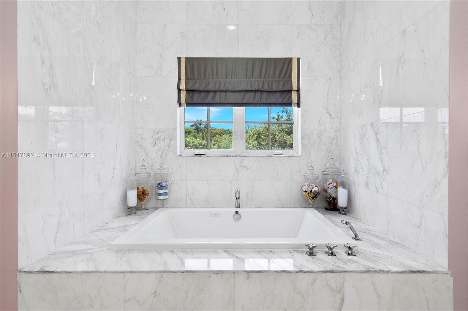 PONCE GATE - Residential