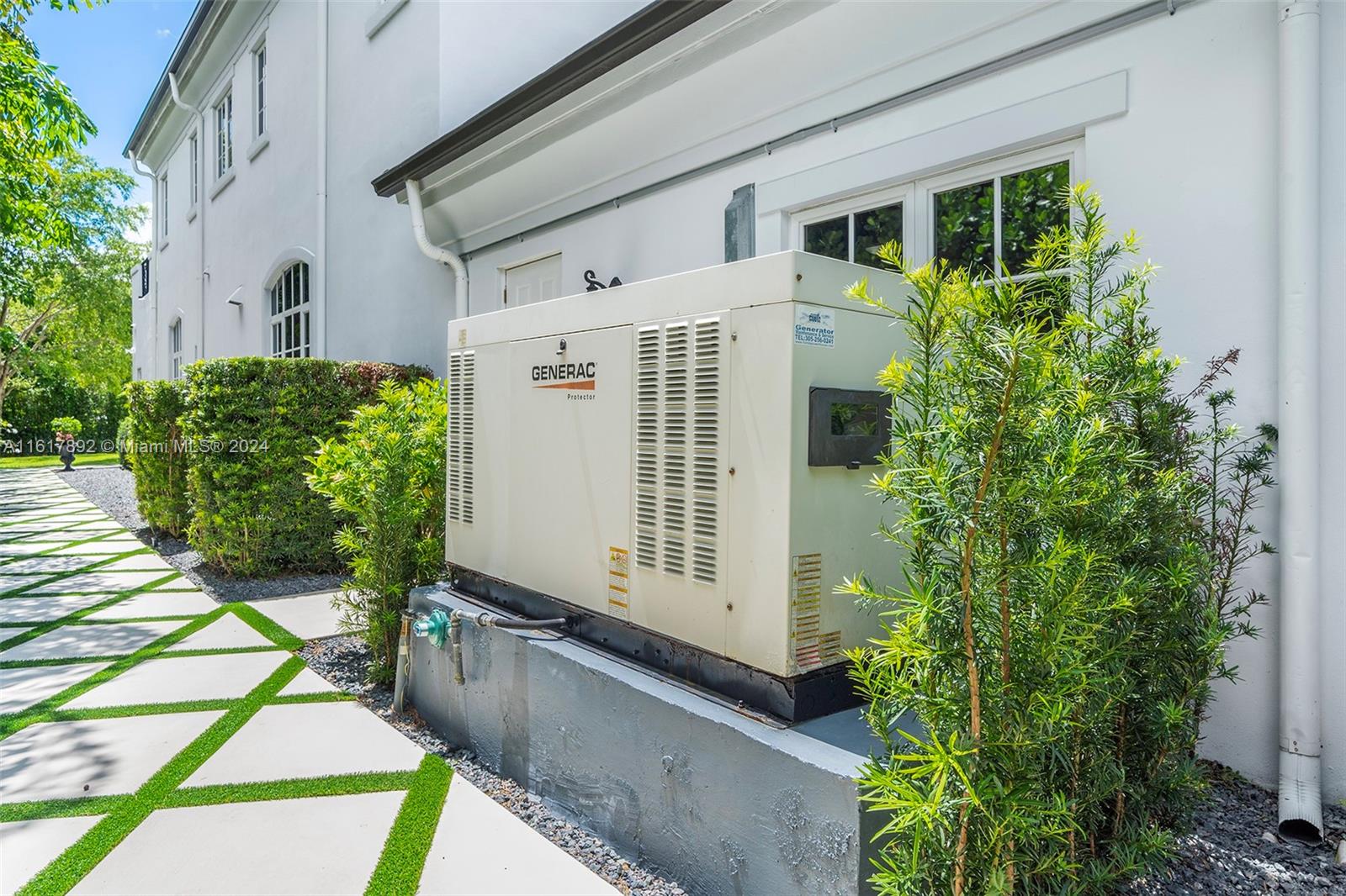 PONCE GATE - Residential