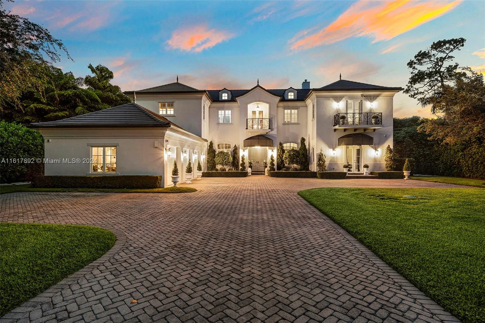 Miami, Florida 33143, United States, 8 Bedrooms Bedrooms, ,8 BathroomsBathrooms,Residential,Pending,53280