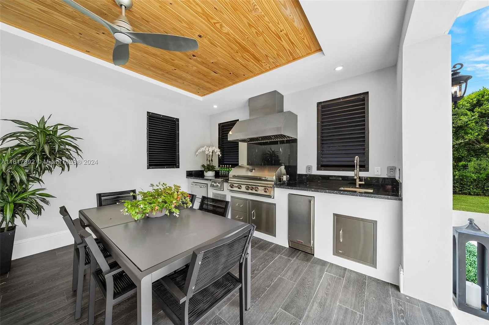 Miami, Florida 33143, United States, 8 Bedrooms Bedrooms, ,8 BathroomsBathrooms,Residential,Pending,53280