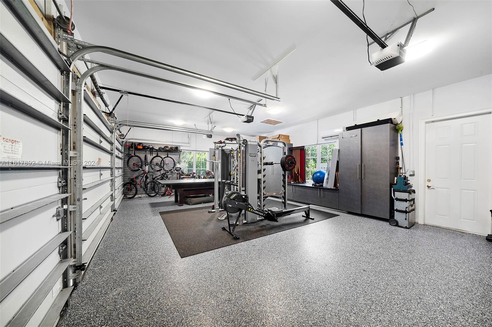 PONCE GATE - Residential