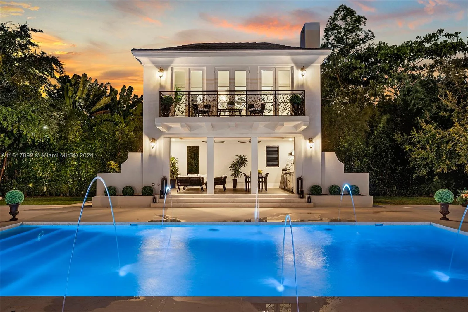 Miami, Florida 33143, United States, 8 Bedrooms Bedrooms, ,8 BathroomsBathrooms,Residential,Pending,53280