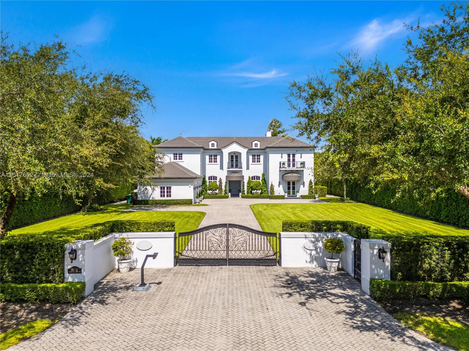 Miami, Florida 33143, United States, 8 Bedrooms Bedrooms, ,8 BathroomsBathrooms,Residential,Pending,53280