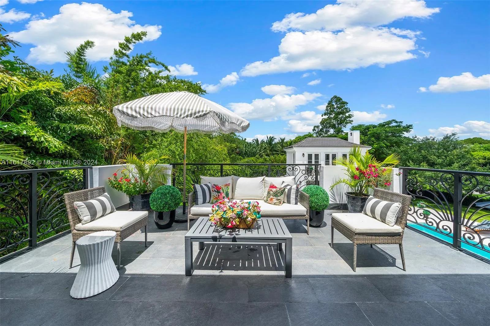 Miami, Florida 33143, United States, 8 Bedrooms Bedrooms, ,8 BathroomsBathrooms,Residential,Pending,53280