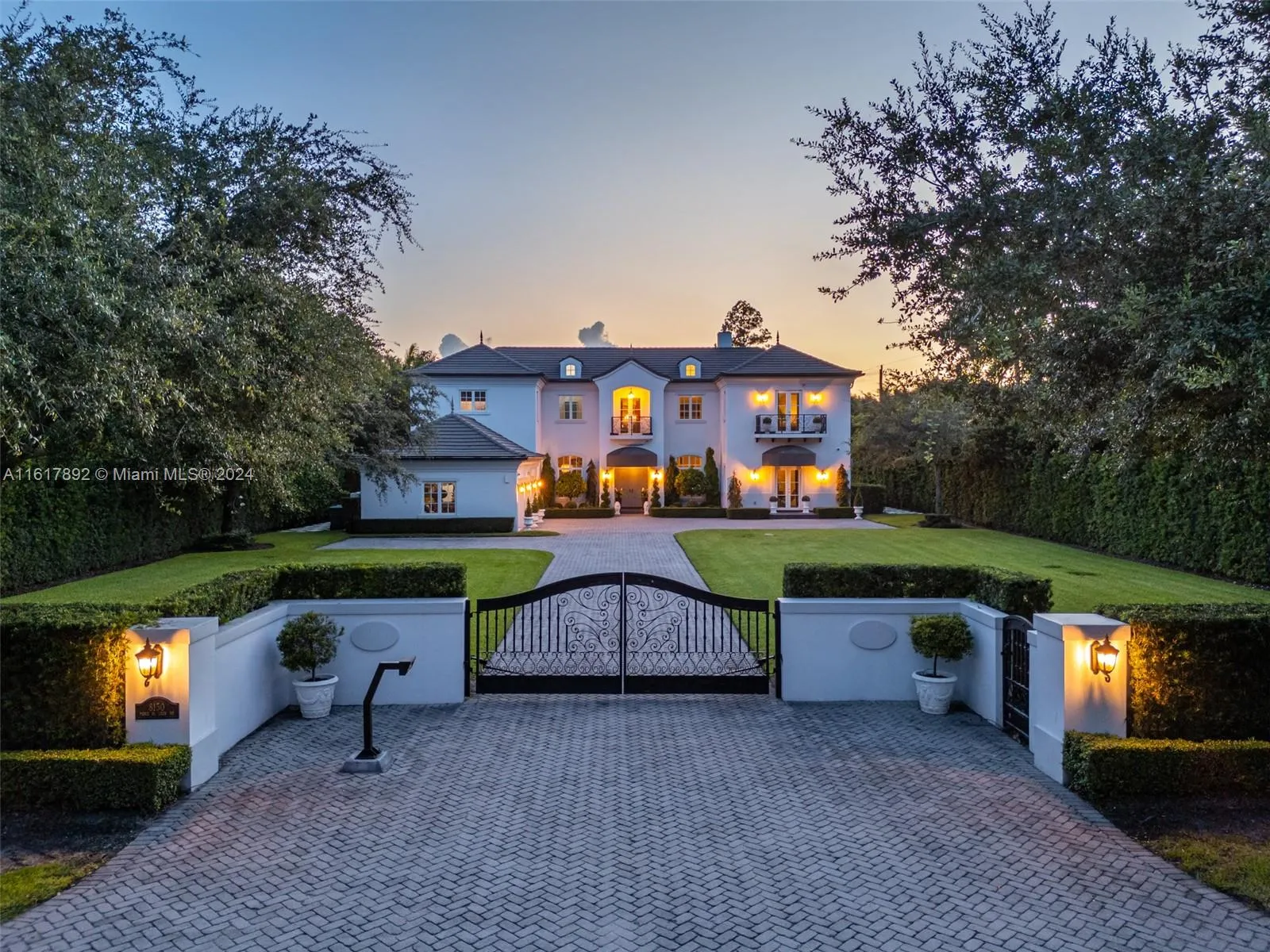 Miami, Florida 33143, United States, 8 Bedrooms Bedrooms, ,8 BathroomsBathrooms,Residential,Pending,53280