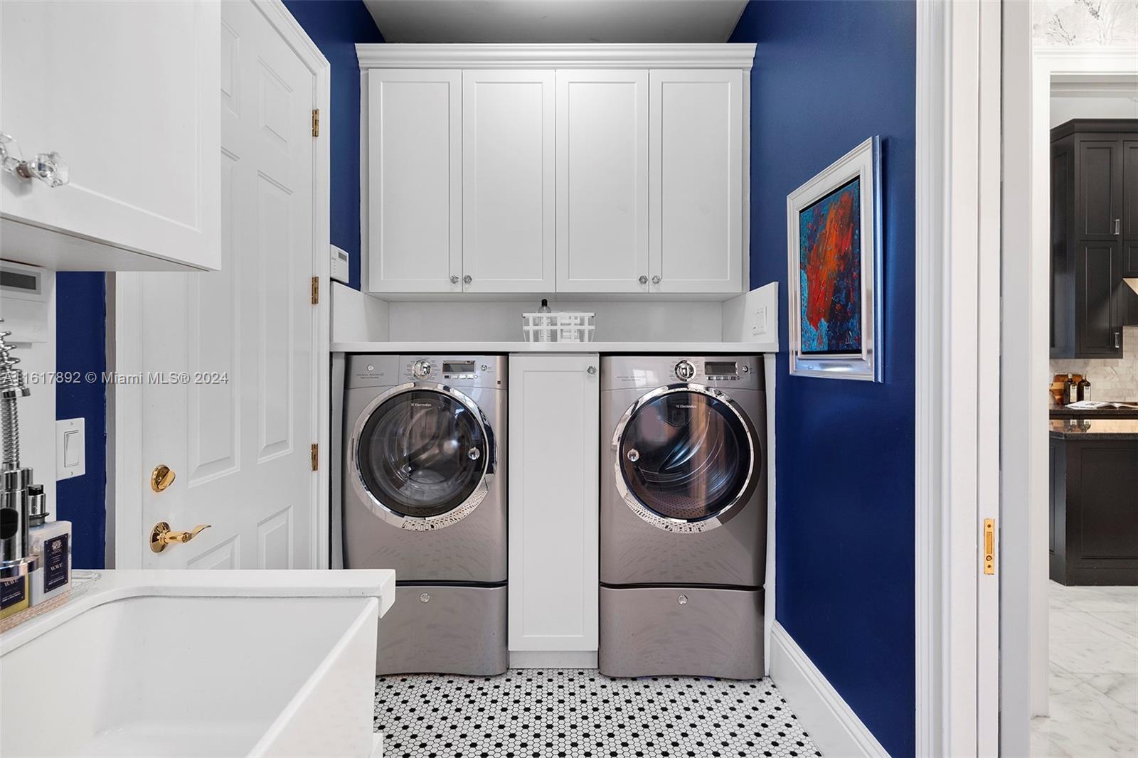 PONCE GATE - Residential