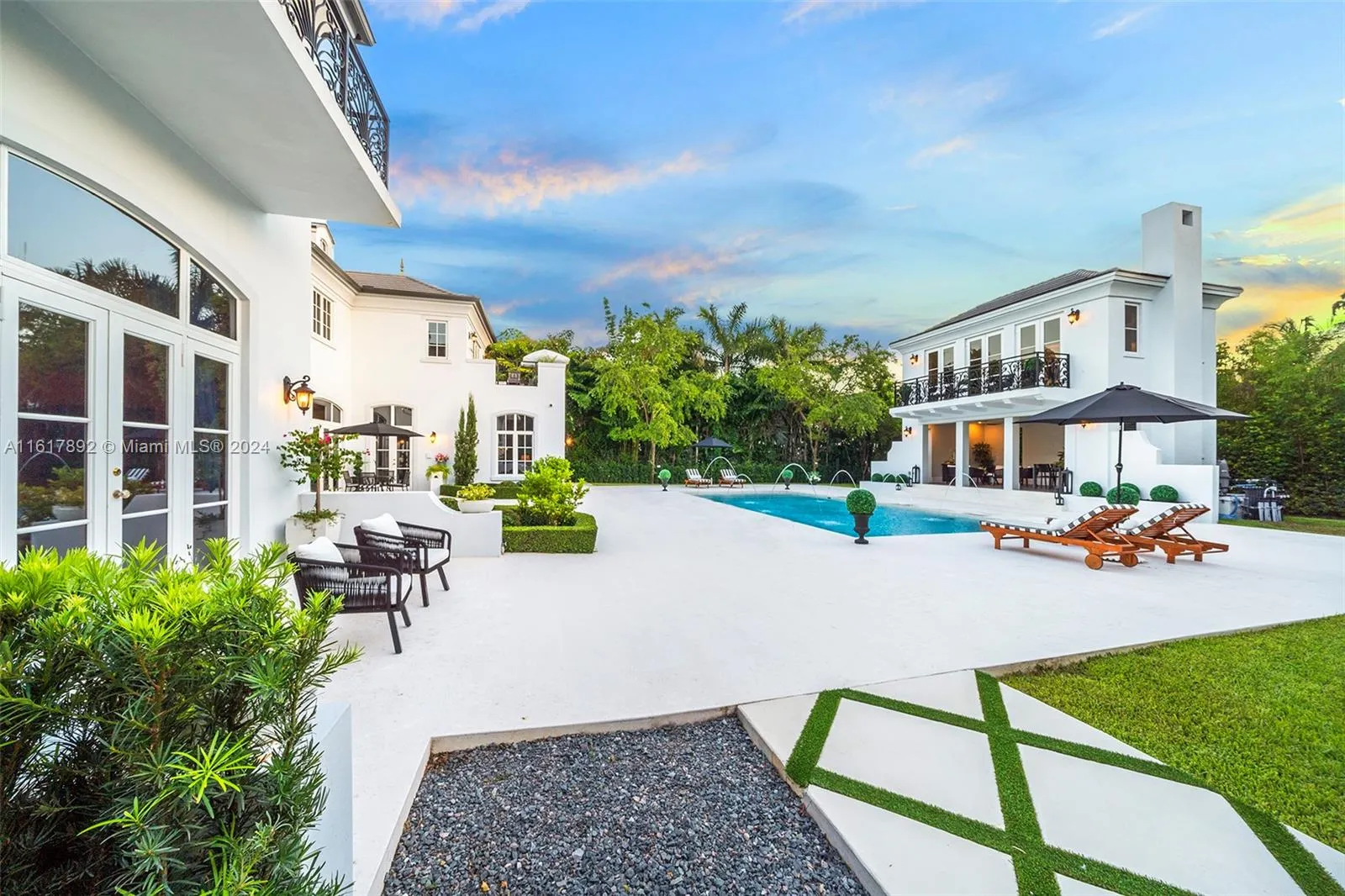 Miami, Florida 33143, United States, 8 Bedrooms Bedrooms, ,8 BathroomsBathrooms,Residential,Pending,53280