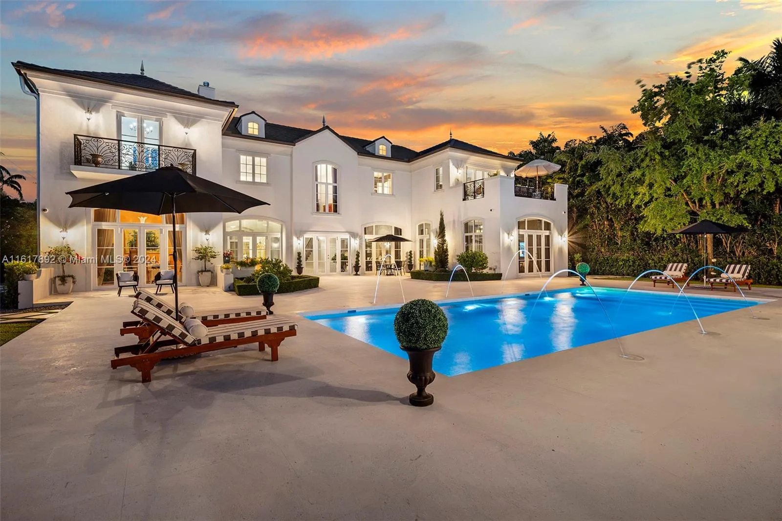 Miami, Florida 33143, United States, 8 Bedrooms Bedrooms, ,8 BathroomsBathrooms,Residential,Pending,53280