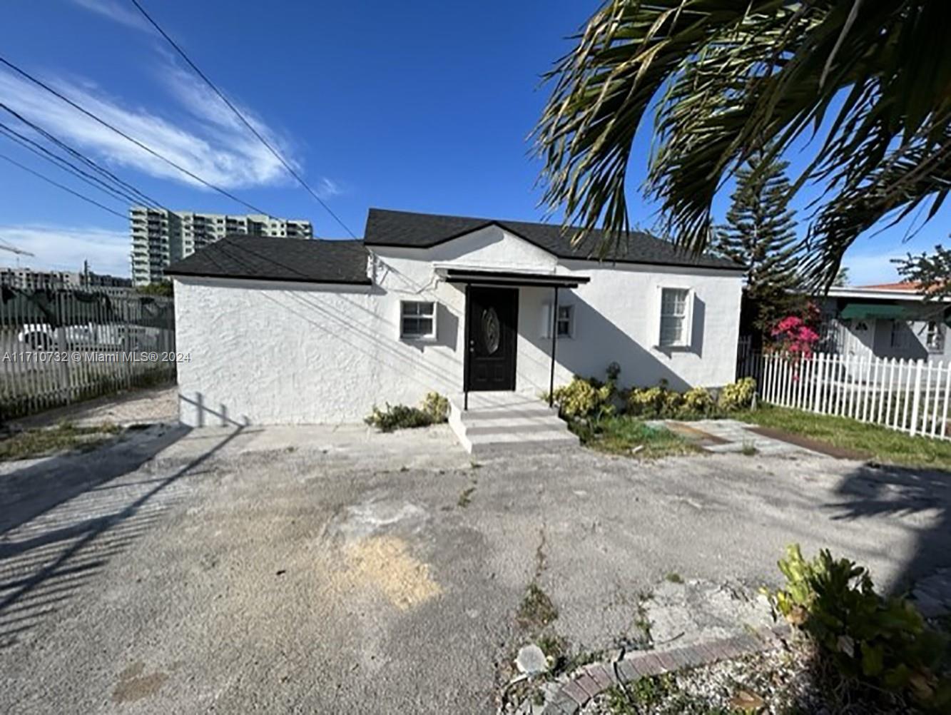 Rental Property at 3527 Nw 34th St Front, Miami, Broward County, Florida - Bedrooms: 4 
Bathrooms: 1  - $3,600 MO.