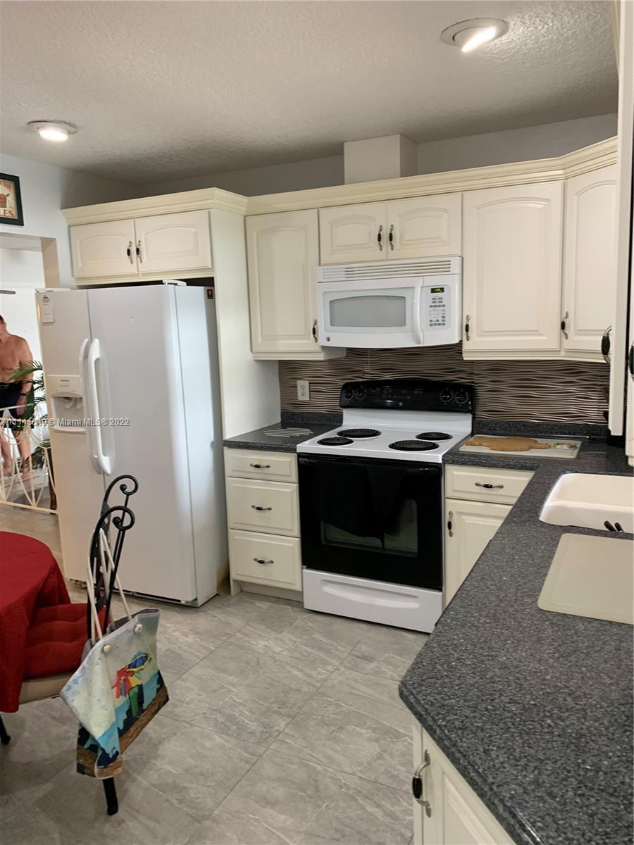 PASADENA LAKES SOUTH - Residential Lease