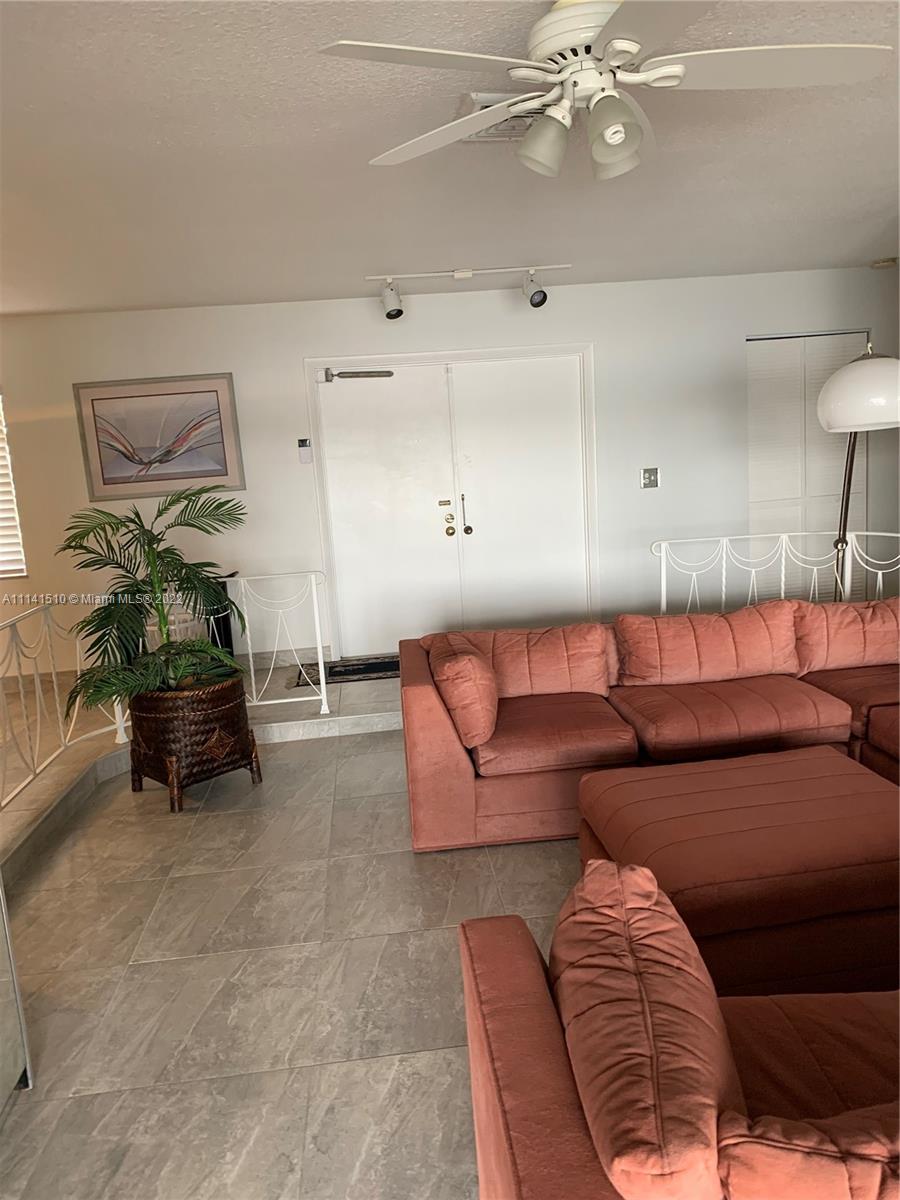 PASADENA LAKES SOUTH - Residential Lease