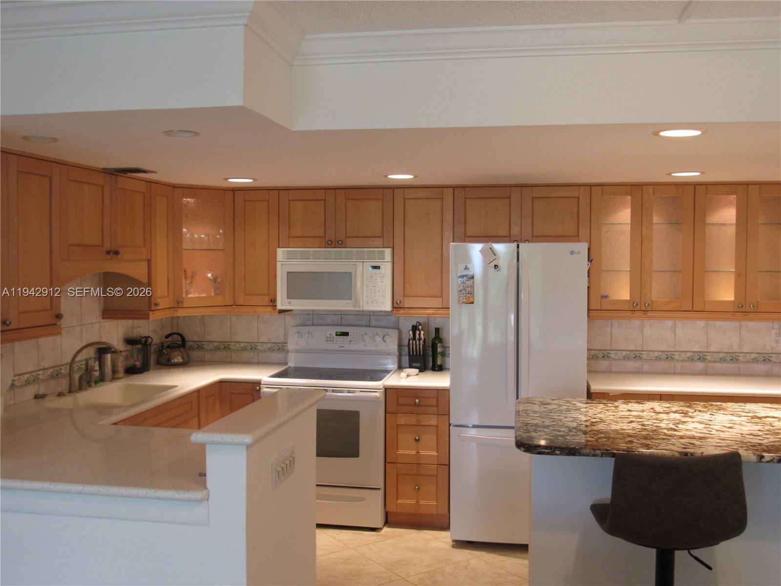 RIVER REACH CONDOMINIUM I - Residential Lease