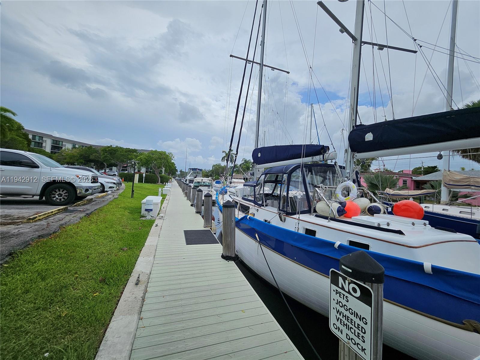 RIVER REACH CONDOMINIUM I - Residential Lease