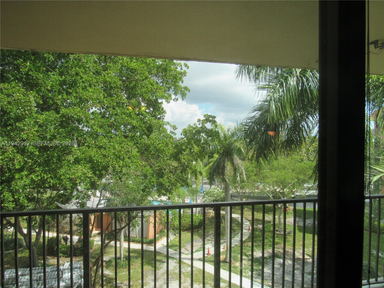 RIVER REACH CONDOMINIUM I - Residential Lease