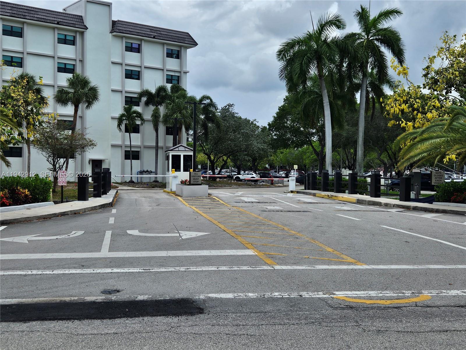 RIVER REACH CONDOMINIUM I - Residential Lease