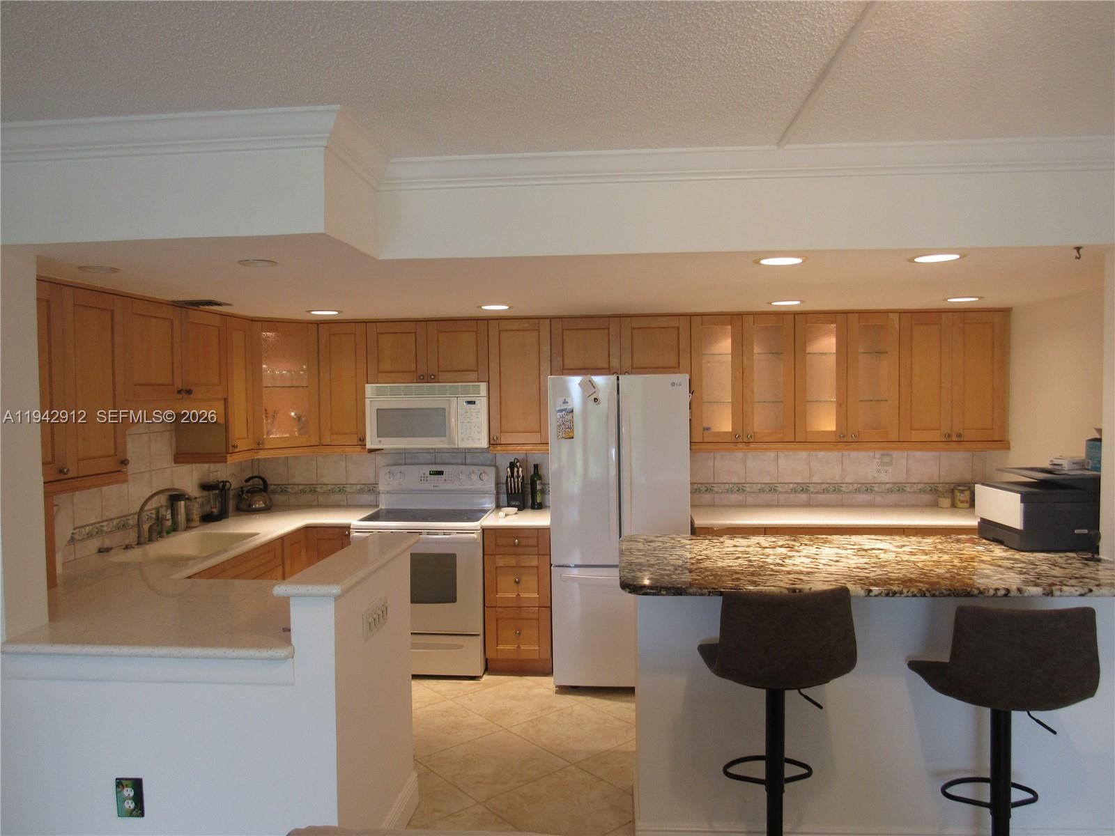 RIVER REACH CONDOMINIUM I - Residential Lease