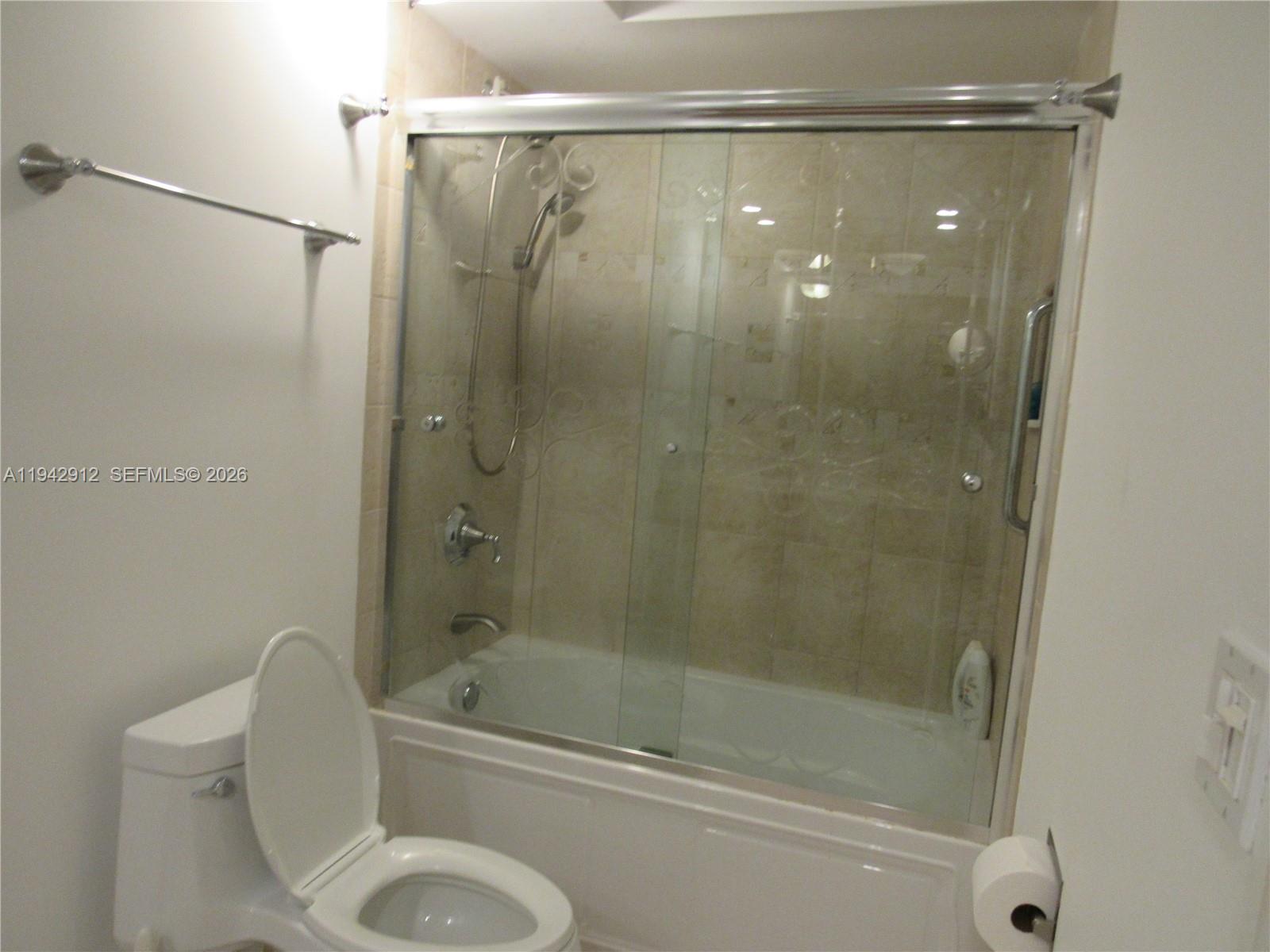 RIVER REACH CONDOMINIUM I - Residential Lease