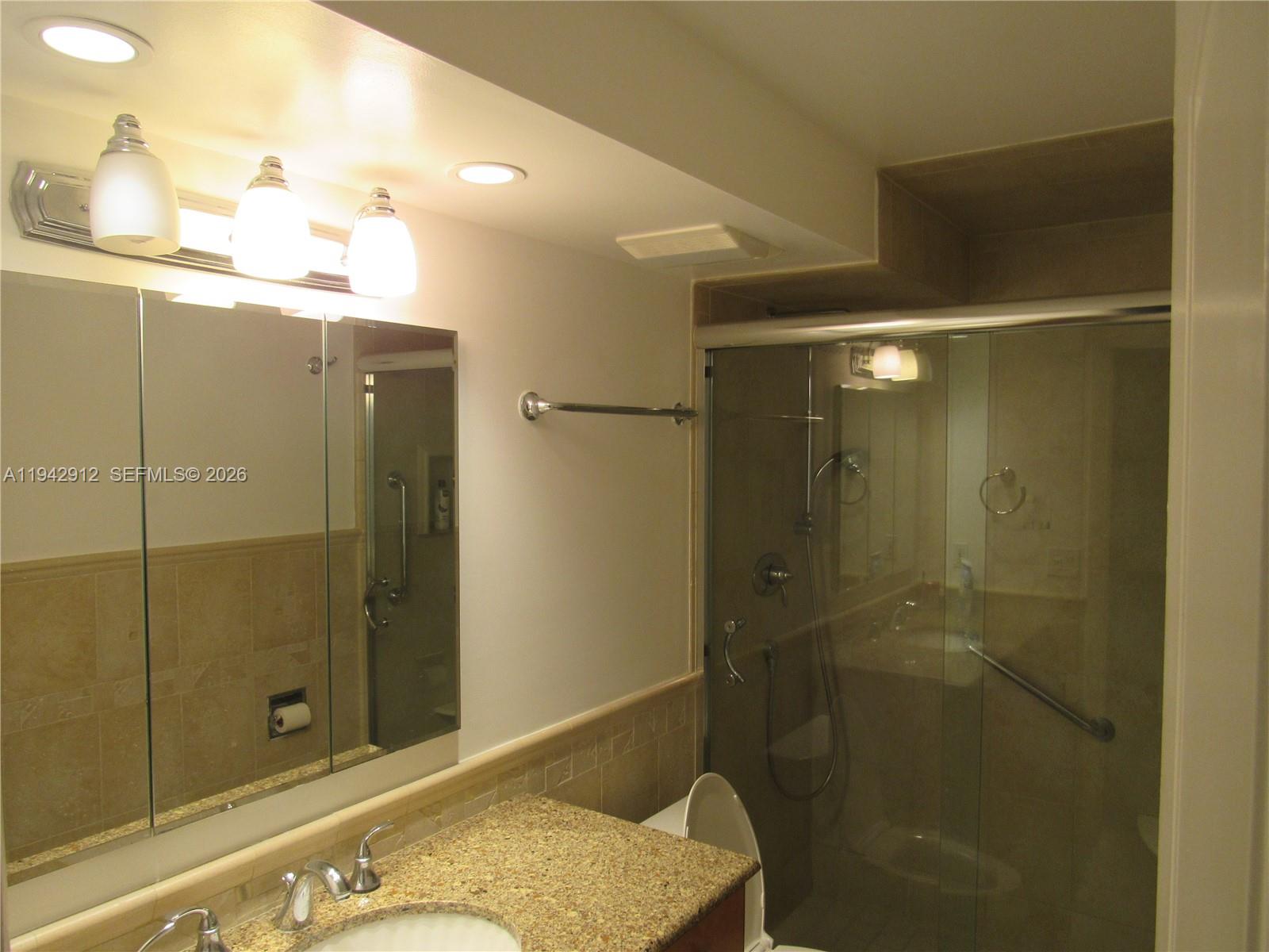 RIVER REACH CONDOMINIUM I - Residential Lease