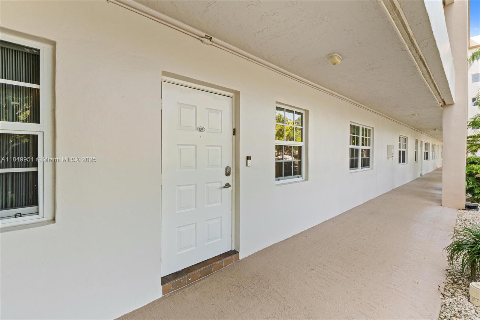 3970 Oaks Clubhouse Dr 104
