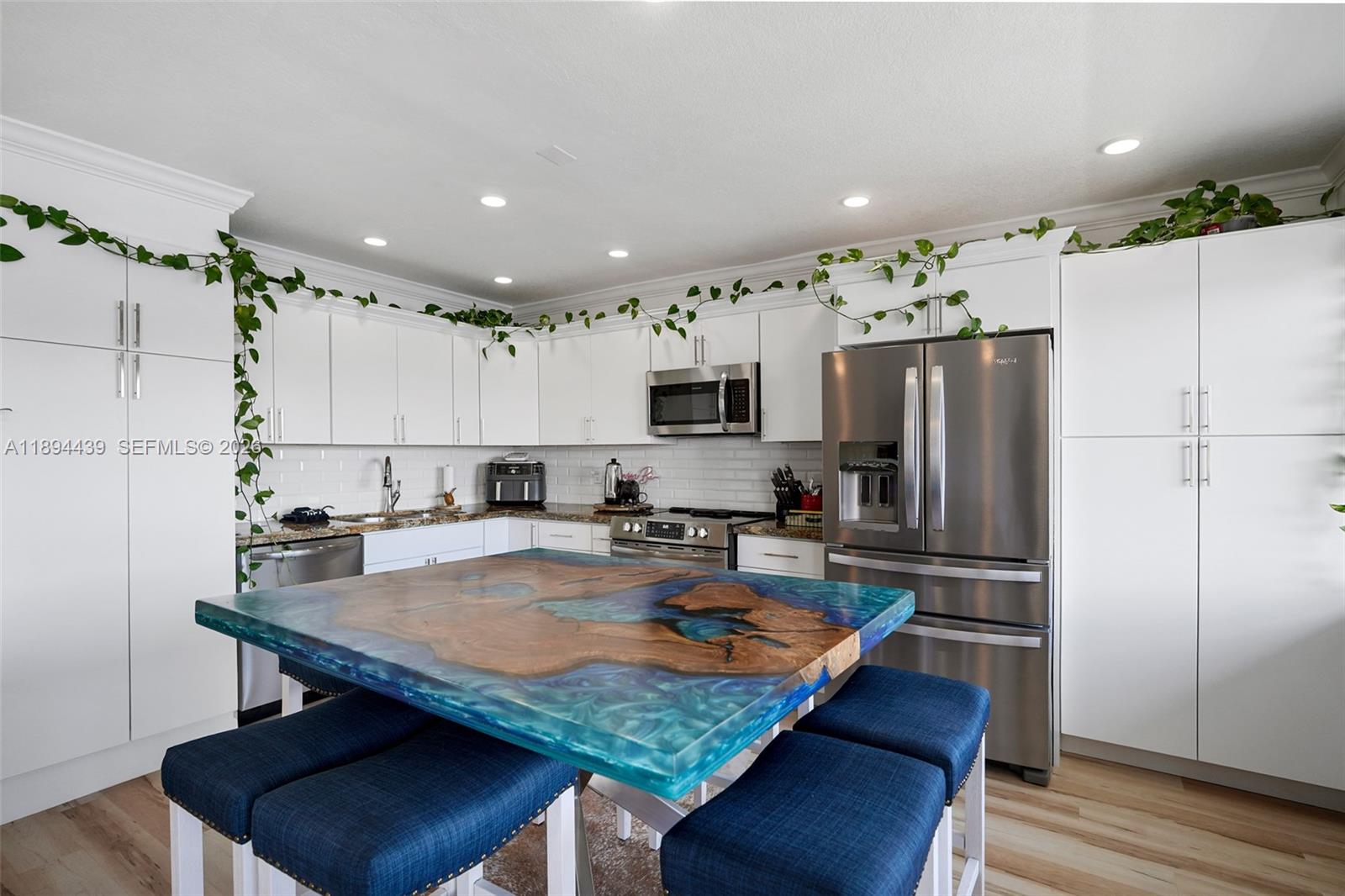 1201 S Riverside Dr 301