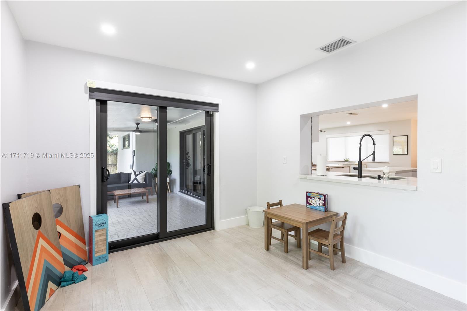 GREYKNOLL ESTATES - Residential Lease