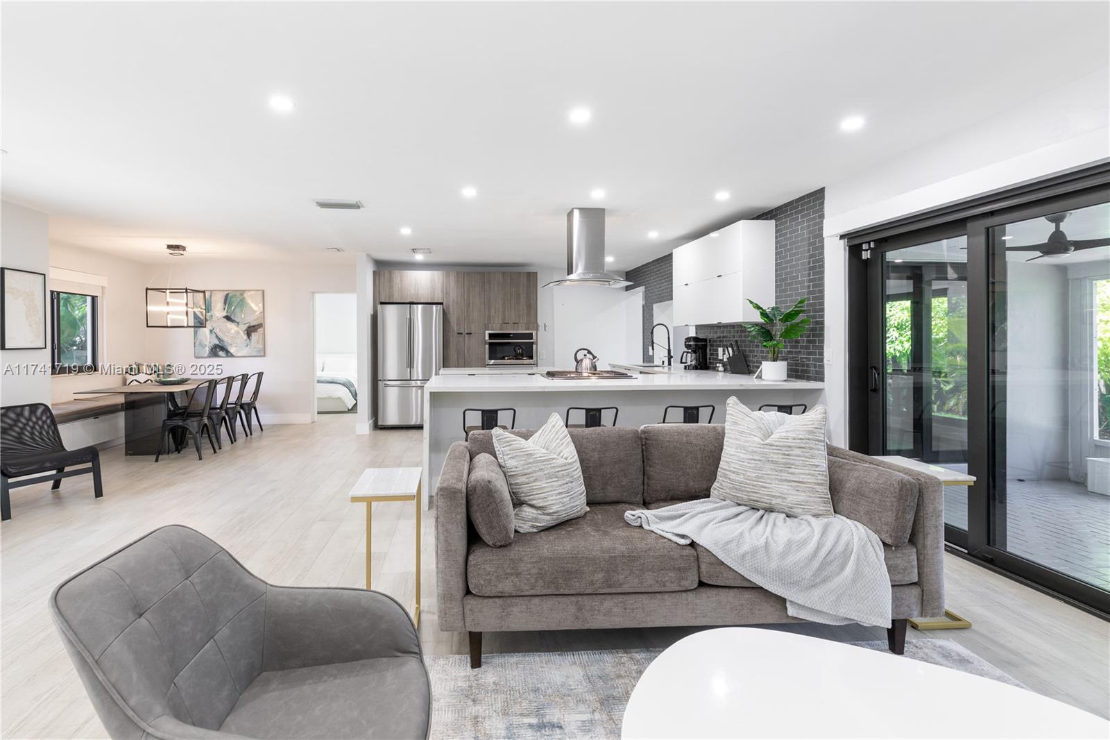 GREYKNOLL ESTATES - Residential Lease