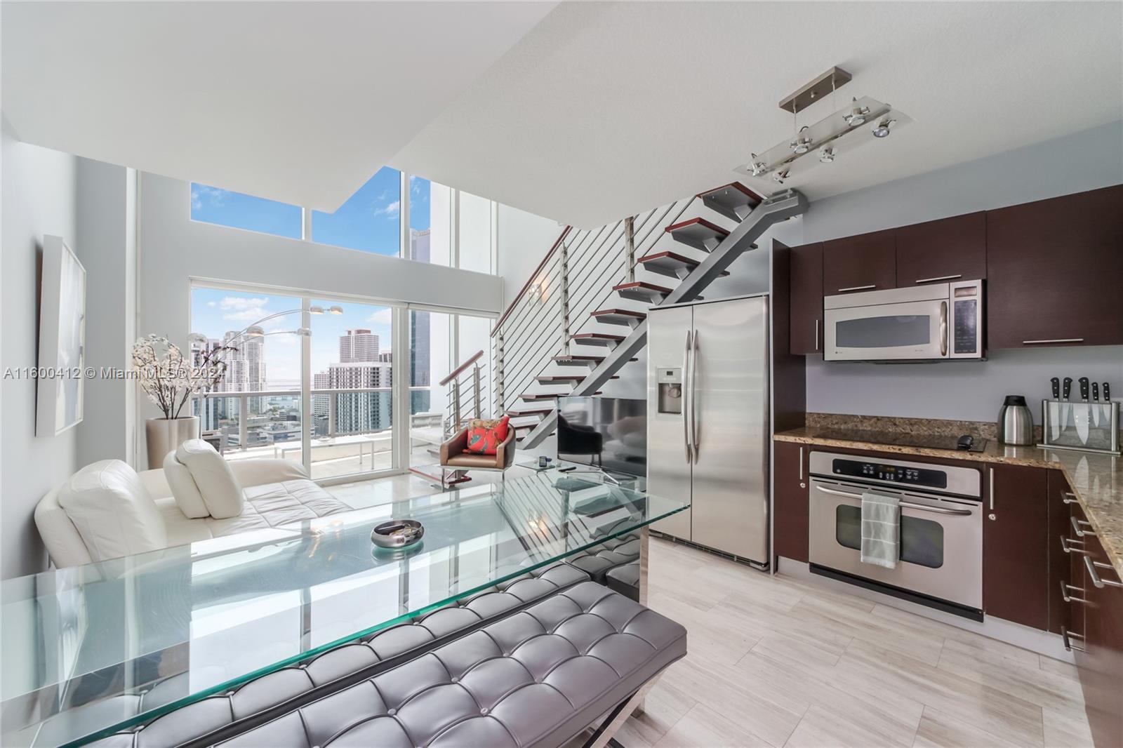 Short term lease allowed (min 30 days) available July 1st. Easy to show. Fully furnished.