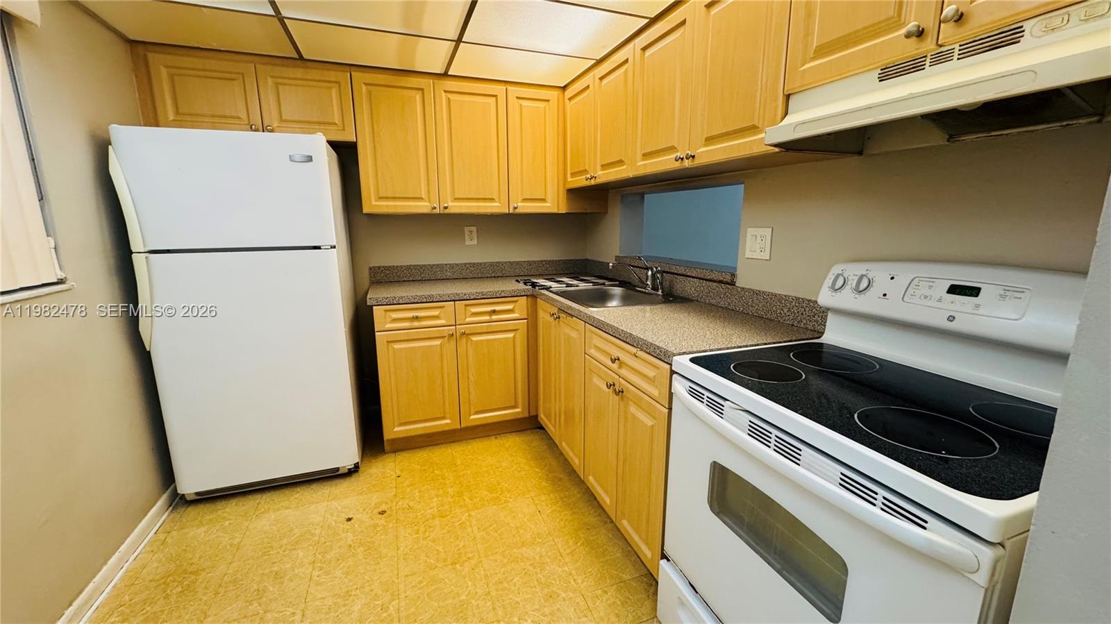 HORIZONS WEST CONDO #8 - Residential Lease