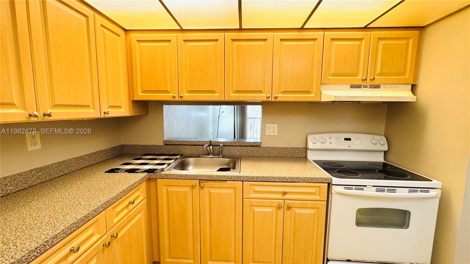 HORIZONS WEST CONDO #8 - Residential Lease