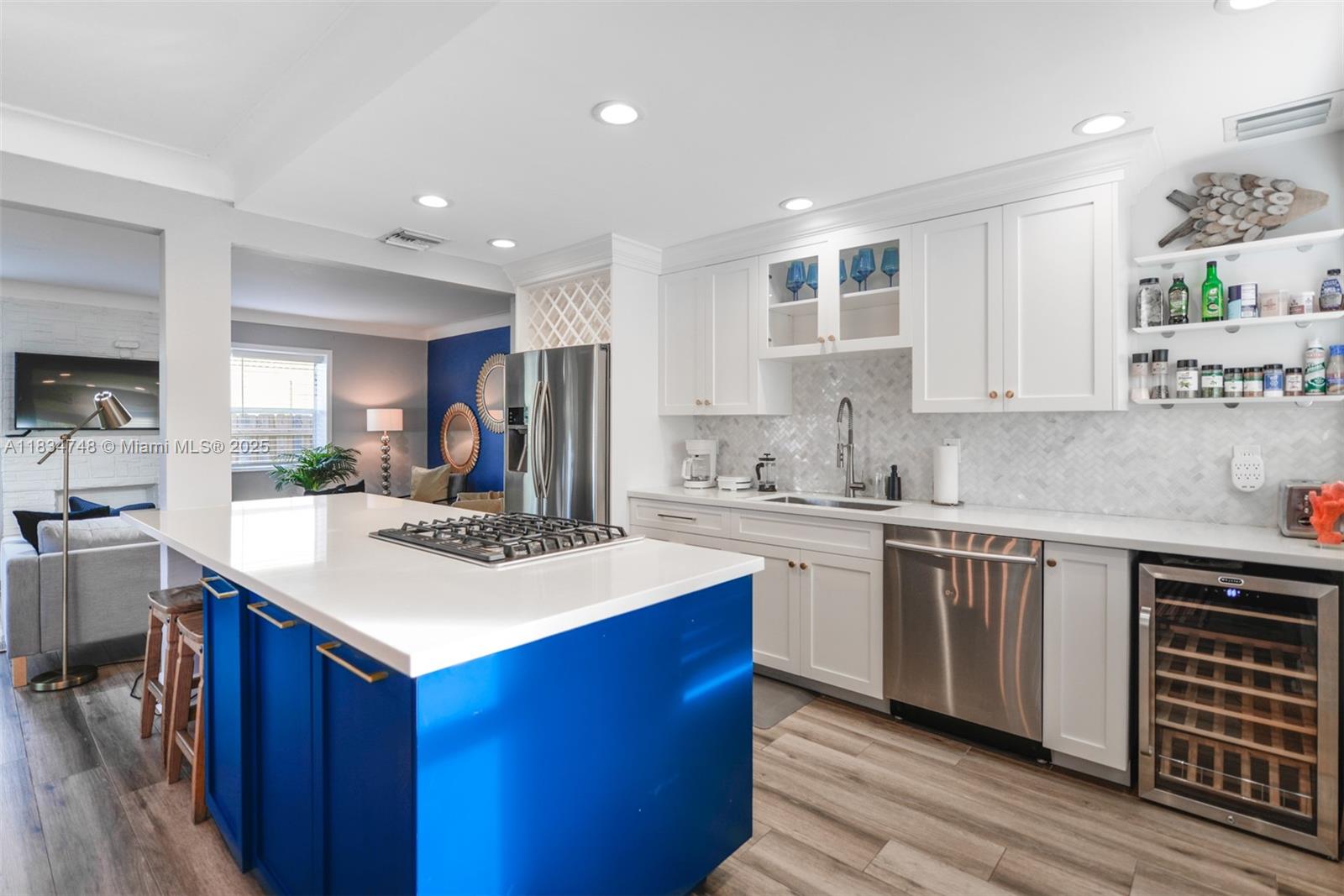 242 SW 20th St