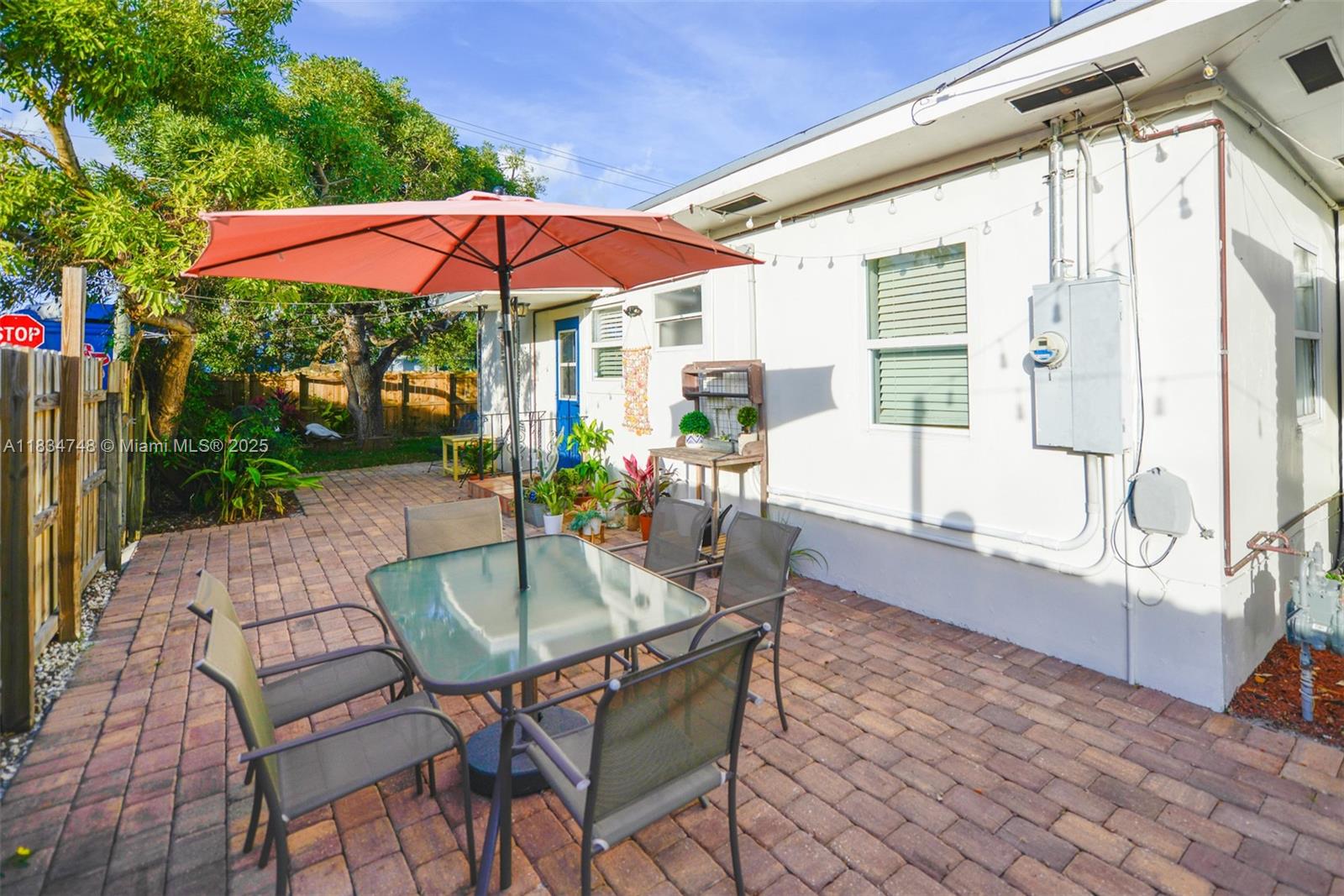 LAUDERDALE - Residential Lease