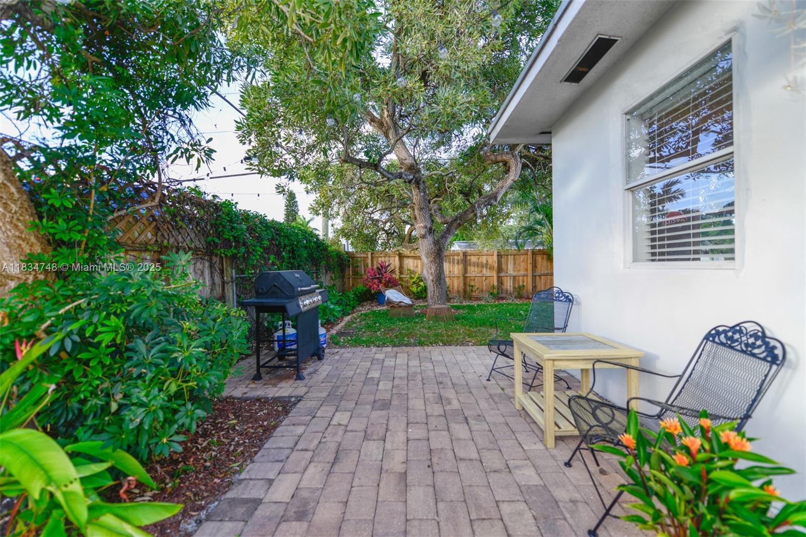 LAUDERDALE - Residential Lease