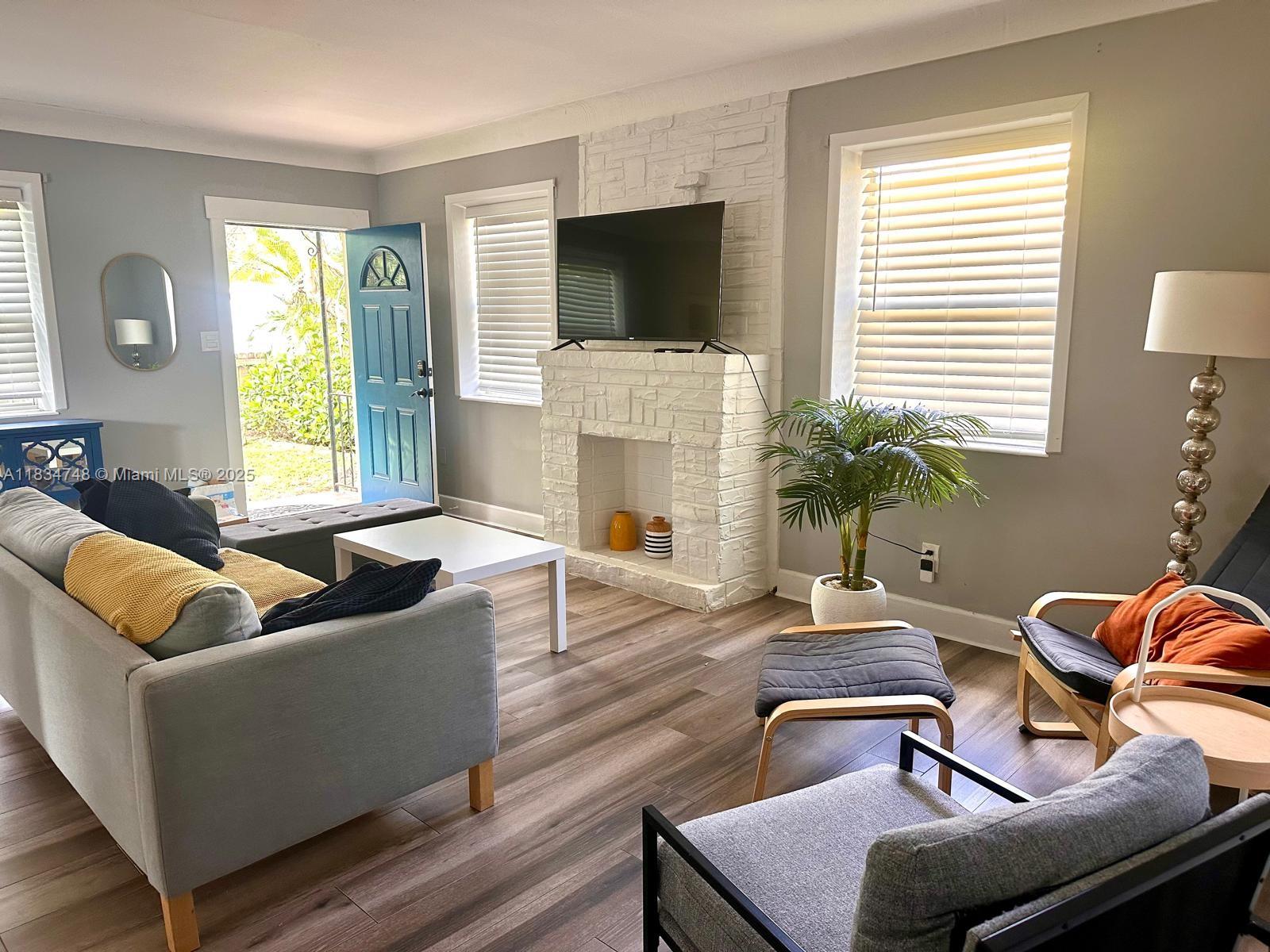 LAUDERDALE - Residential Lease