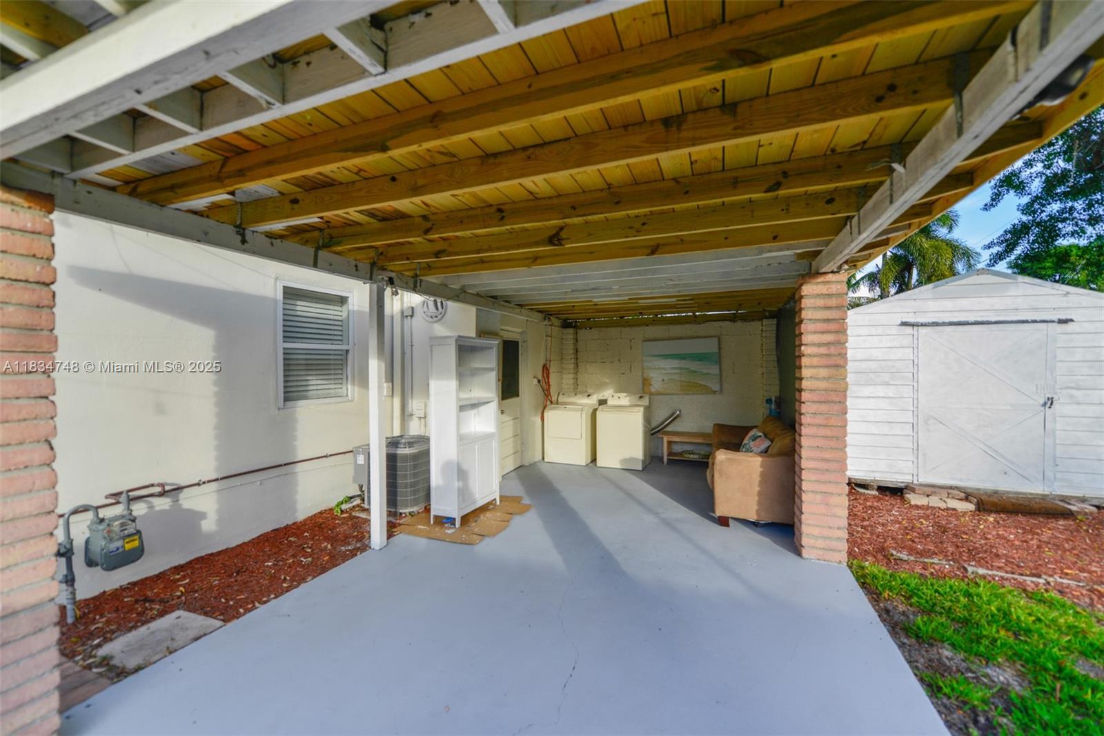 LAUDERDALE - Residential Lease