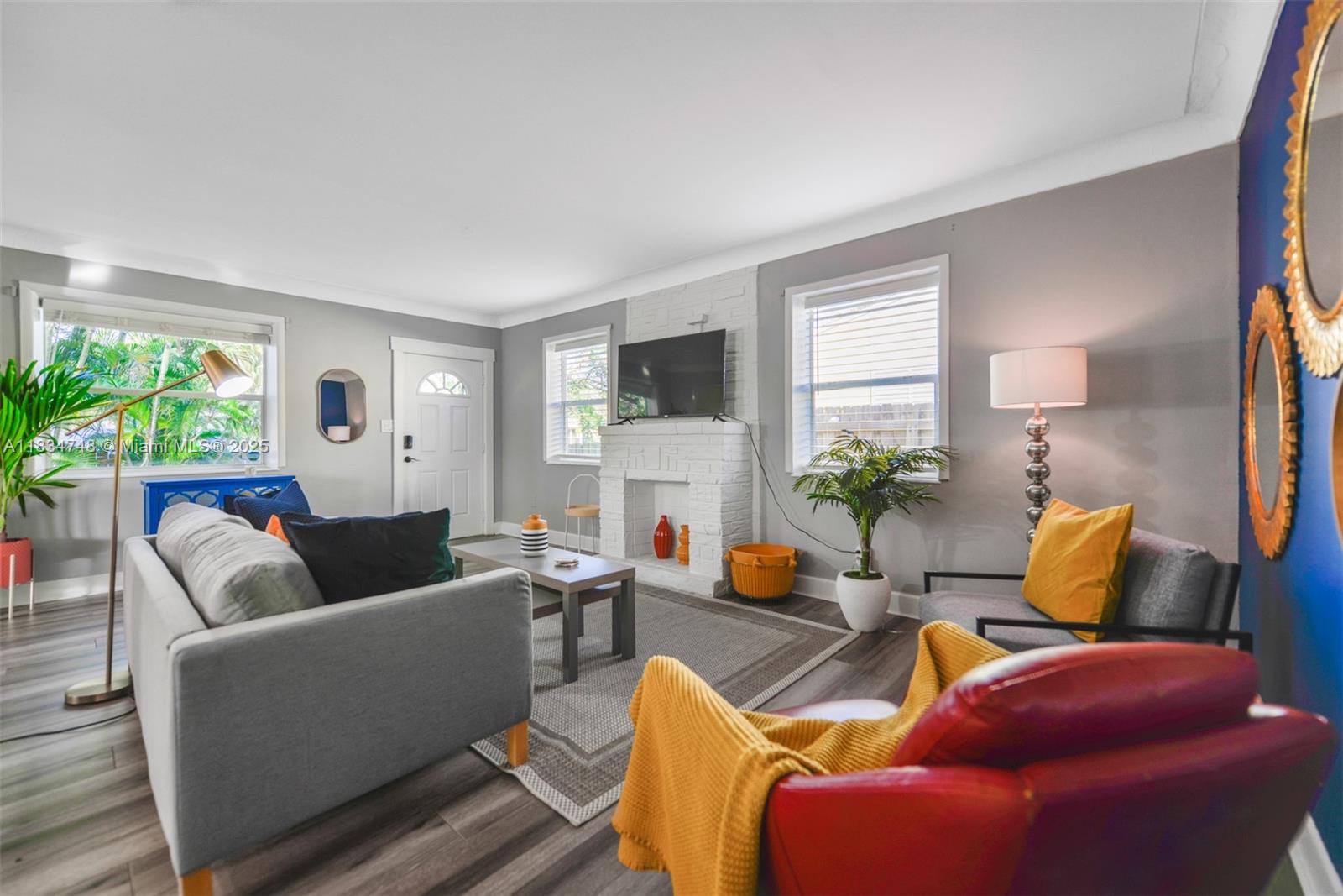 242 SW 20th St