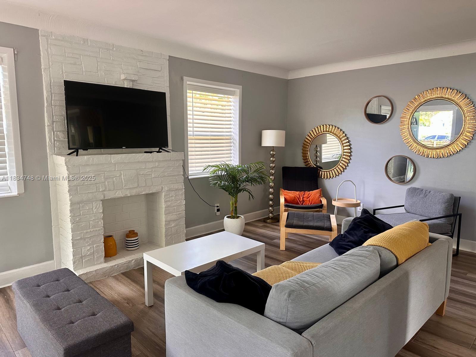 LAUDERDALE - Residential Lease