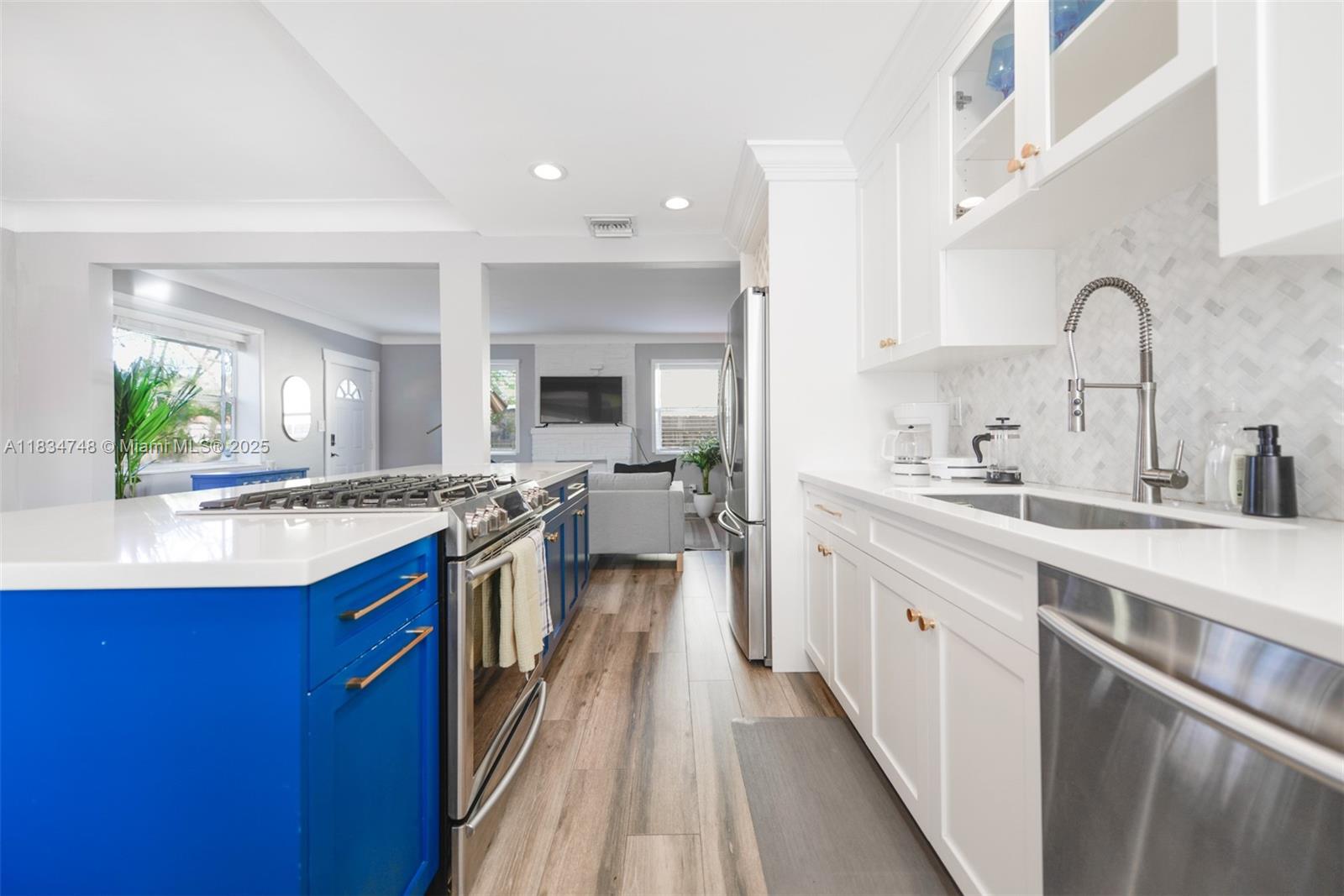 LAUDERDALE - Residential Lease