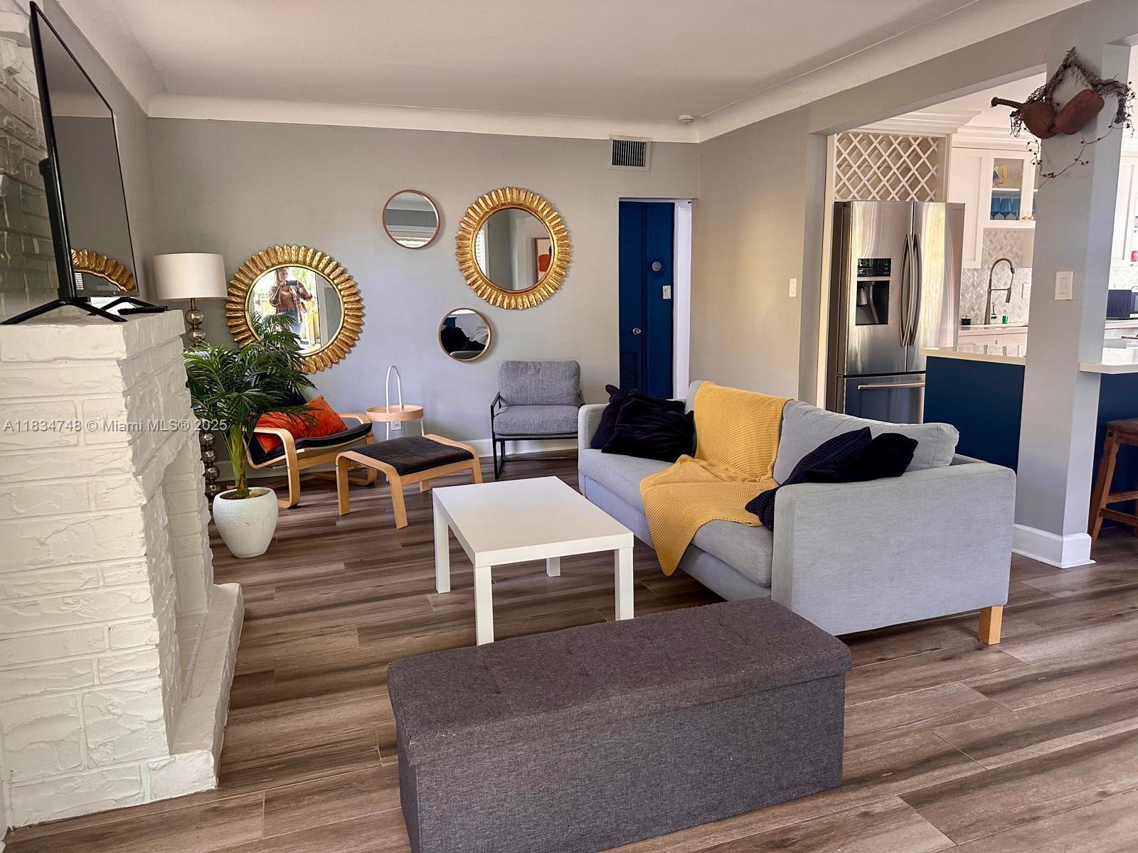 LAUDERDALE - Residential Lease