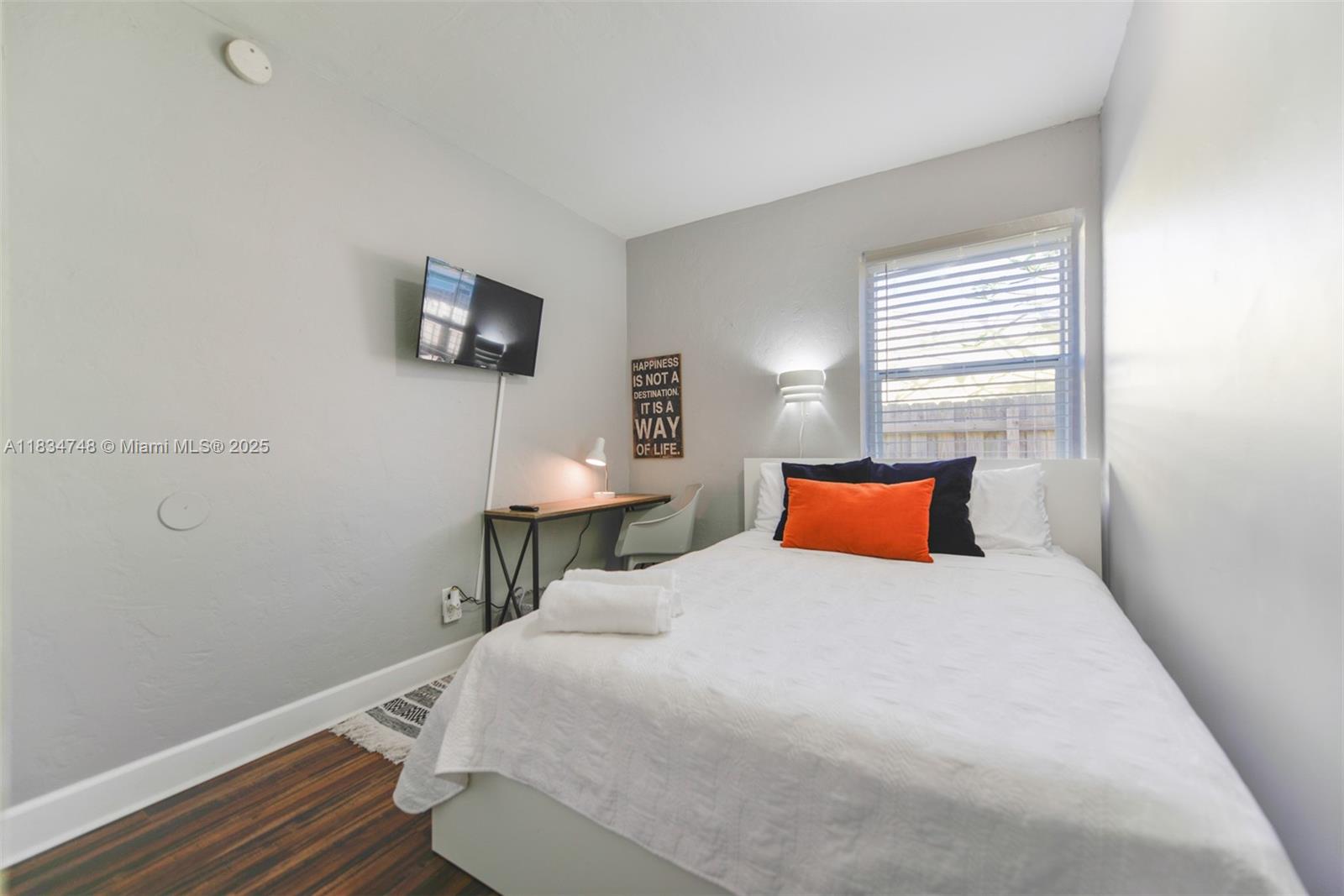 LAUDERDALE - Residential Lease