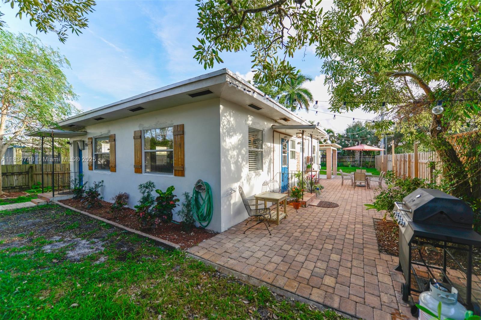 LAUDERDALE - Residential Lease