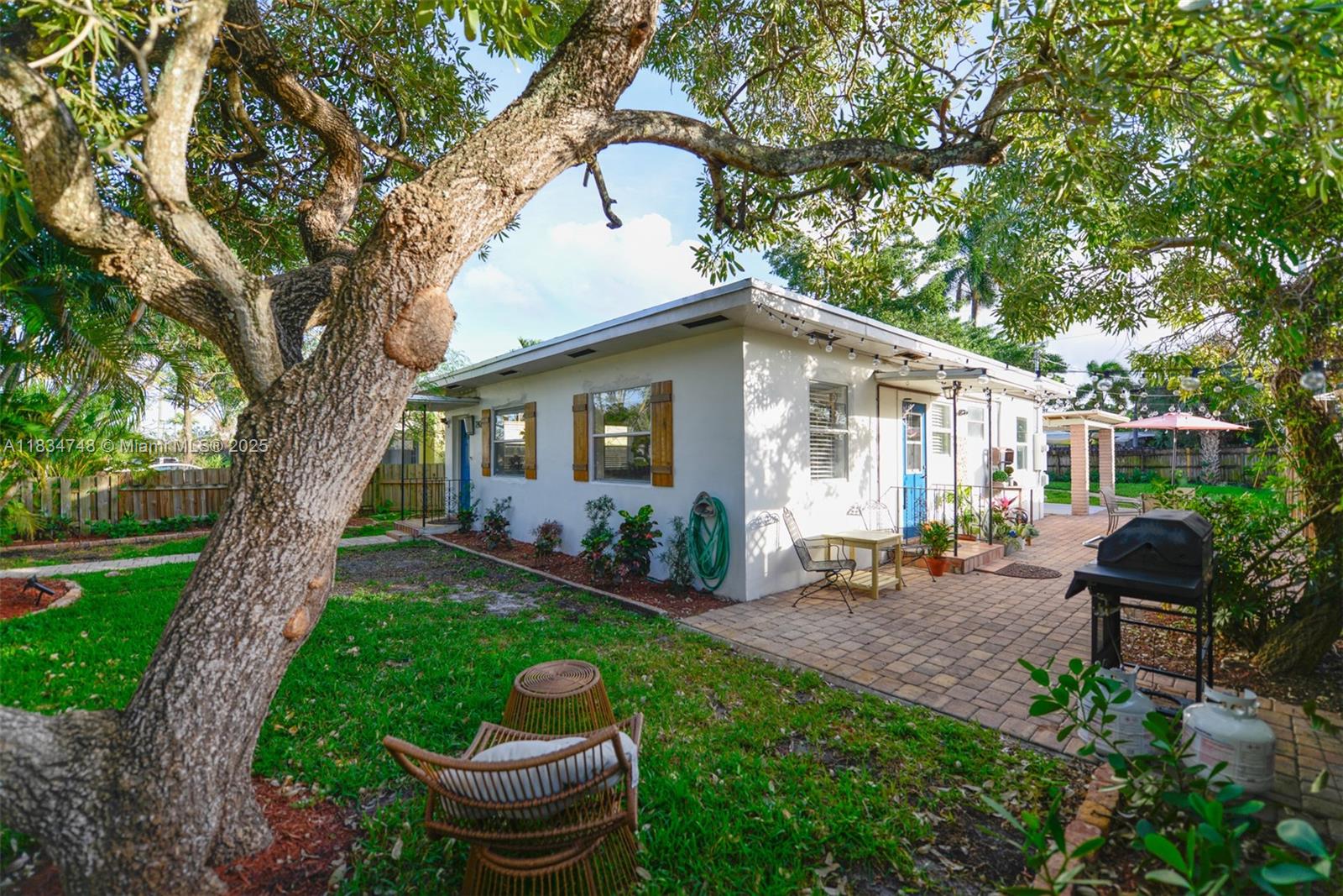 LAUDERDALE - Residential Lease