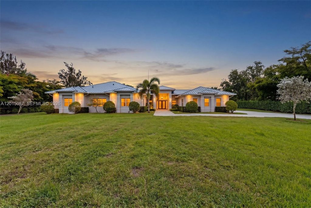 Photo of 2400 SW 112th Ave, Davie, FL 33325 (MLS # A12015087)