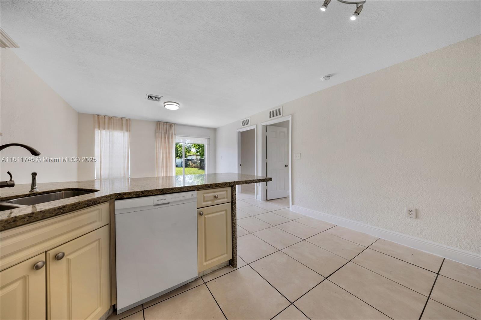 VENETIAN ACRES - Residential Lease